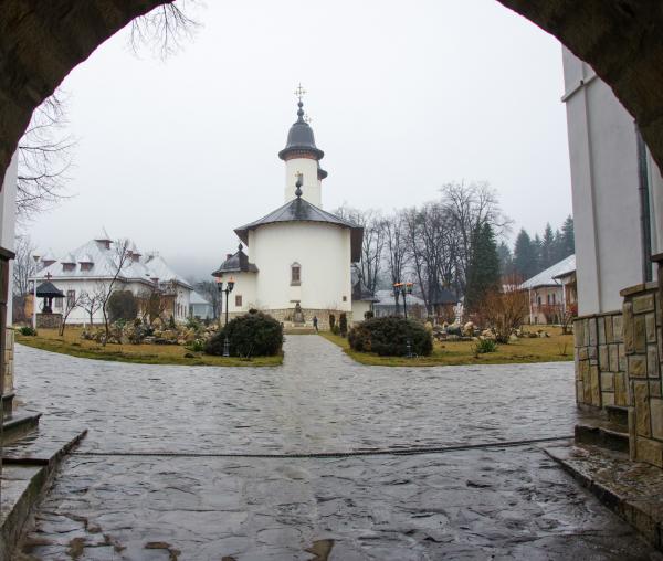 (Foto) Clipe de sfințenie la Mănăstirea Văratec