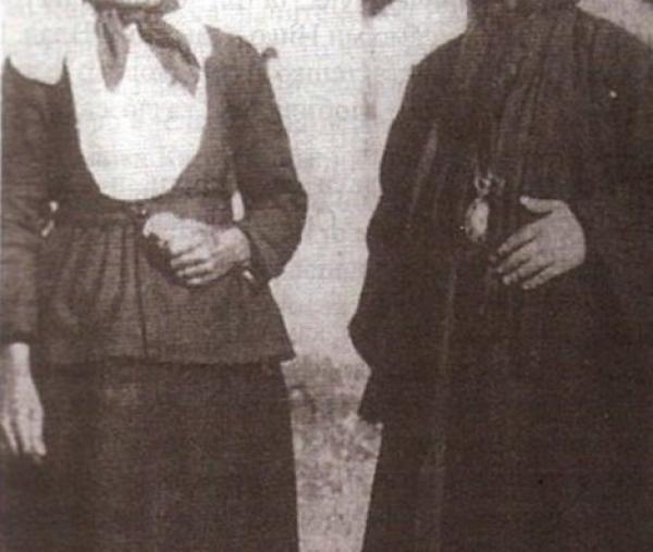 Sfântul Nicolae Velimirovici împreună cu mama sa