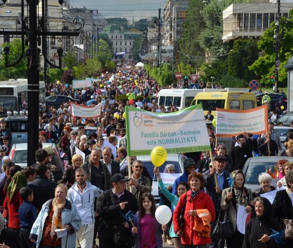 Peste 8.000 de persoane au participat la Marșul pentru Familie organizat la Iași (GALERIE FOTO)
