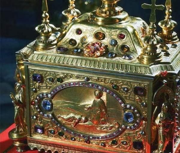 Racla cu Moaştele Sfântului Pantelimon de la mănăstirea Rusikon - Athos