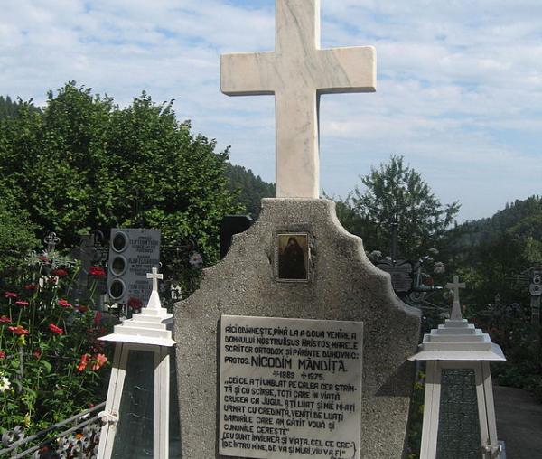 Mormântul părintelui Nicodim Măndiță
