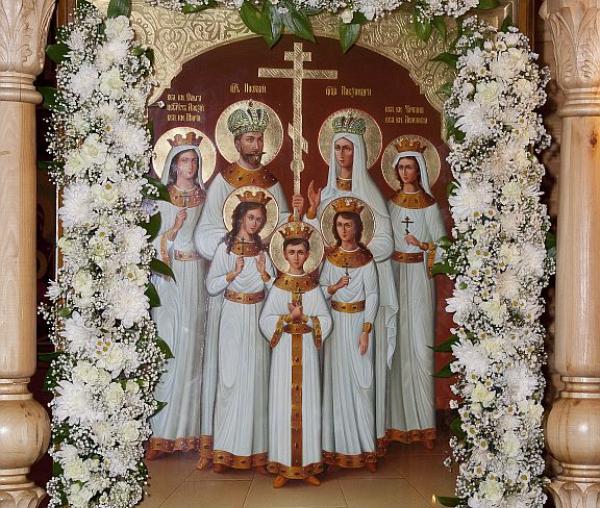 Sfinții Țari Mucenici Romanov: Nicolae și Alexandra și fiii lor Olga, Tatiana, Maria, Anastasia și Alexei