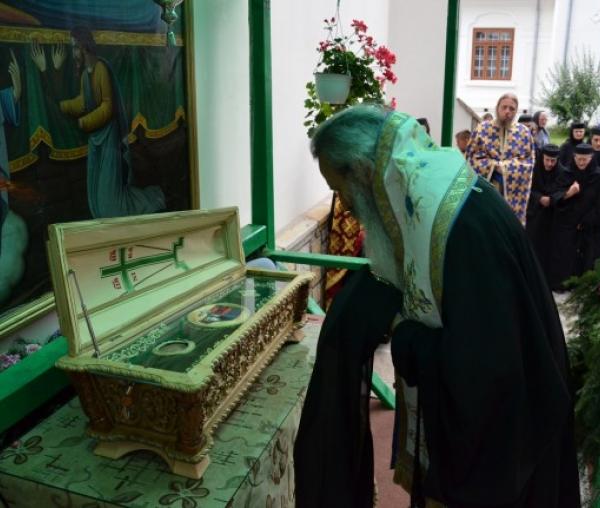 Moaştele Sfântului Cuvios Iosif de la Văratec