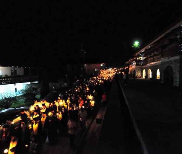 Procesiunea de la finalul slujbei de priveghere