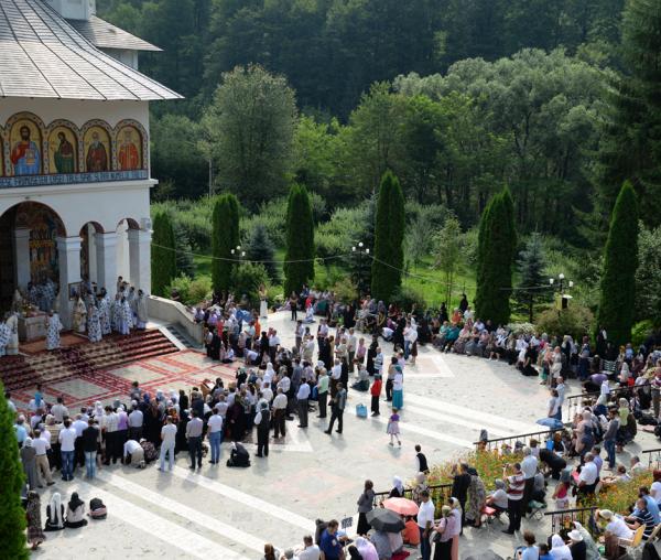 (Foto) Sfânta Teodora sărbătorită la Mănăstirea Sihăstria | 2014