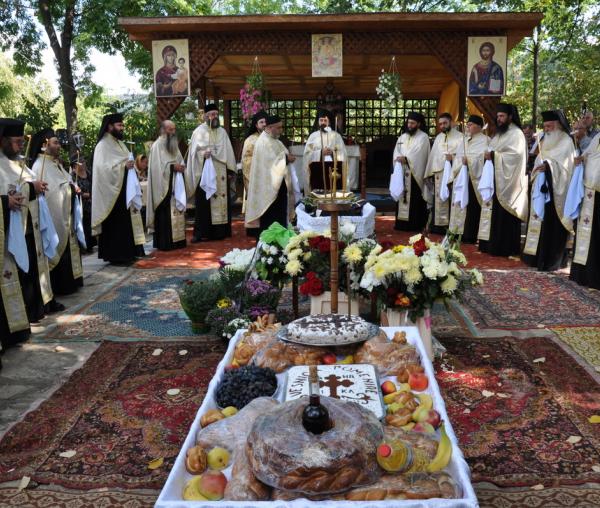 Înmormântarea părintelui Hrisostom Dănilă de la Mănăstirea Bucium