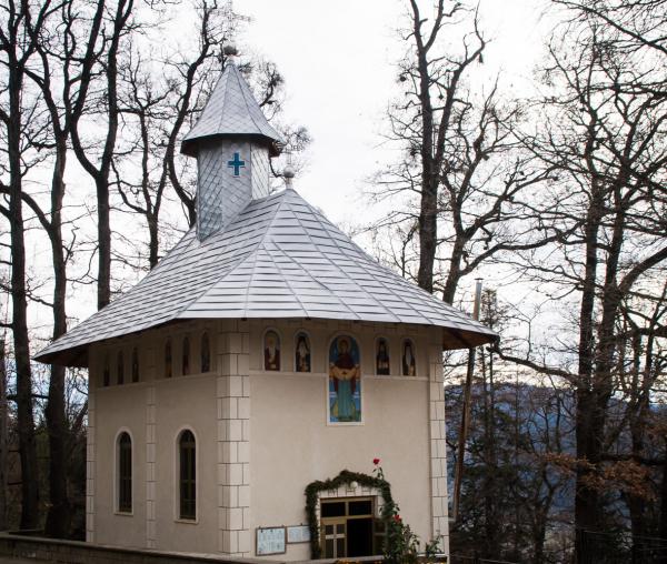 (Foto) Paraclisul „Acoperământul Maicii Domnului” de la Bisericani