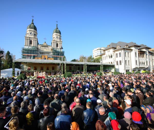 Sfânta Liturghie în ziua de prăznuire a Sfintei Cuvioase Parascheva - galerie FOTO