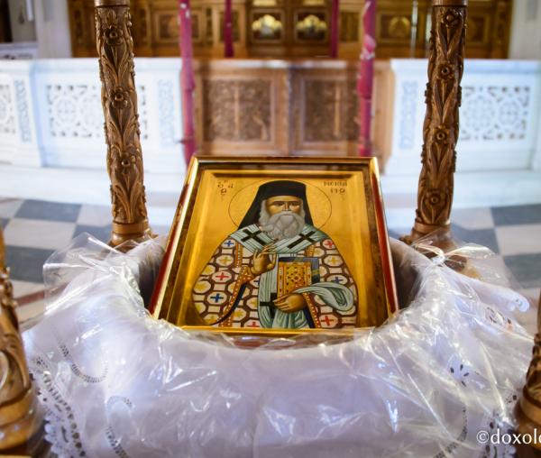 (Foto) Racla Sfântului Nectarie din Eghina