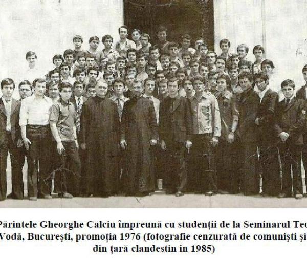 Părintele Gheorghe Calciu împreună cu studenții, la Radu Vodă