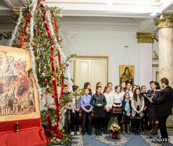 Colindători la Reședința Mitropolitană - Școala Golăiești, județul Neamț