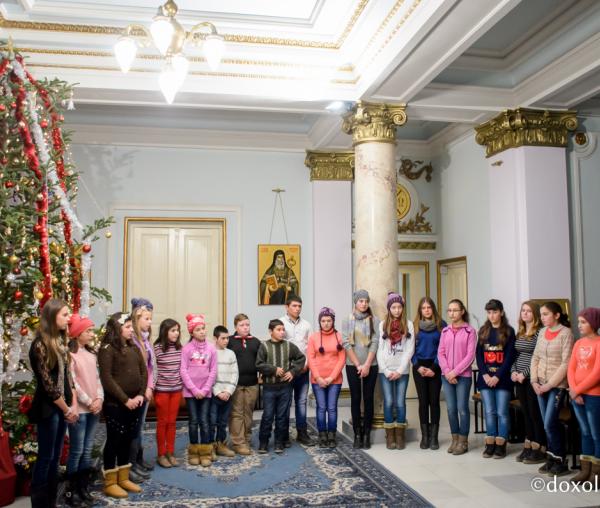 Colindători la Reședința Mitropolitană - Parohia „Sfinții Voievozi”, Podolenii de Sus, județul Iași