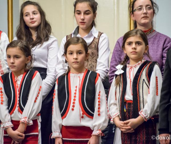 Colindători la Reședința Mitropolitană - parohia Zvorănești, județul Neamț