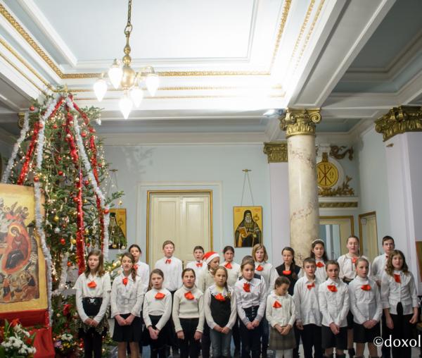 Colindători la Reședința Mitropolitană - Școala Deleni, județul Iași