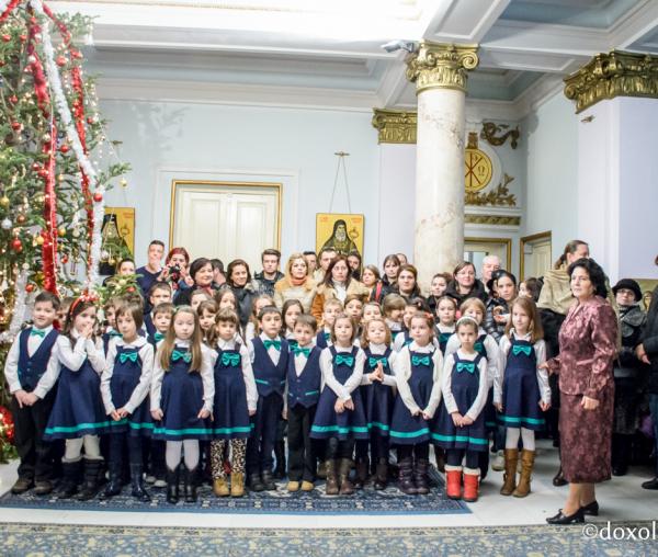 Colindători la Reședința Mitropolitană - Școala „George Călinescu” din Iași, clasa I C