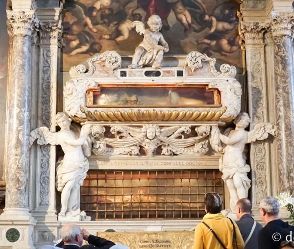Moaștele întregi ale Sfântului Ierarh Atanasie și ale Sfântului Proroc Zaharia – Biserica San Zacharia din Veneția