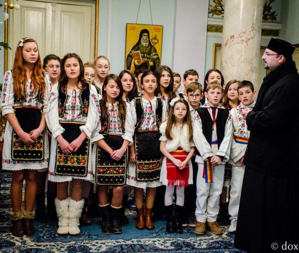 Colindători la Reședința mitropolitană - parohia Ţigănaşi, judeţul Iaşi