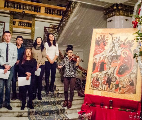 Colindători la Reședința mitropolitană - Studenţi ai Universităţii de Arte din Iaşi