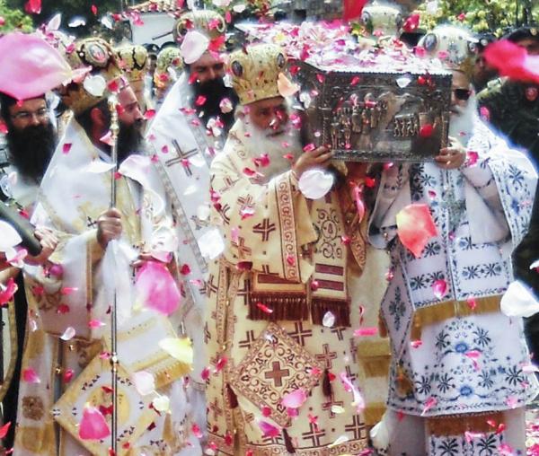 (Foto) Florile Sfântului Ioan Rusul – hramul de la Prokopi, Grecia – 27 mai 2015