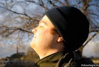 raze de soare pe față