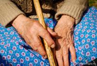 mâini de bătrân