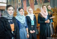 tinere în biserică