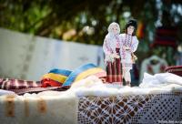 Fiecare partener să renunțe la obiceiurile distructive – așa se va construi noua familie / Foto: Oana Nechifor păpuși îmbrăcate în costum popular