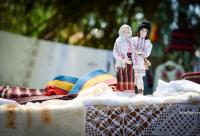 păpuși îmbrăcate în costum popular