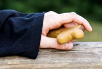 cruce de lemn în mână