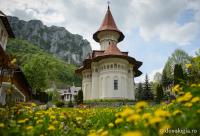 (Foto) Mănăstirea Râmeț, o gură de Rai din Munții Apuseni 
