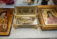 raclă cu sfinte moaște