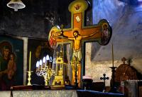 Sfânta Cruce în altar