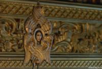candelabru în formă de serafim