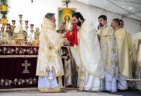 preoți împărtășindu-se