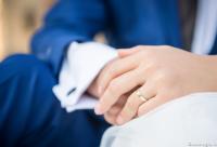 miri ținându-se de mână