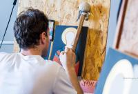 pictor în atelier