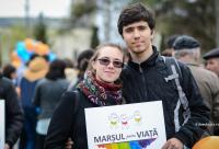 tineri la Marșul pentru viață