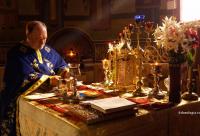 preot în Sfântul Altar