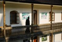 călugăr în cerdac