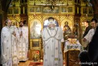 (Foto) „Să tacă tot trupul omenesc...” – Sfânta Liturghie din Sâmbăta Mare la Mănăstirea Bucium