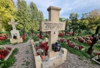 Mormântul Părintelui Ioanichie Moroi