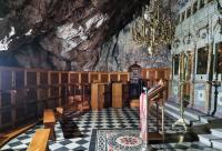 Peștera în care s-au nevoit Sfinții Cuvioși Nichita, Ioan și Iosif din Chios