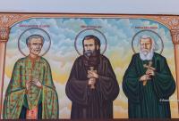 Părintele Arsenie Boca, Părintele Teofil Pârâian și Părintele Ilie Lăcătușu pictați pictați în biserica din Horodiștea