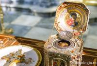 Racla cu moaştele Sfântului Pantelimon, de la Mănăstirea Sfântul Pavel – Athos