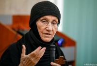 (Video) Maica Siluana: Despre grabă și împrăștiere. Unde ne grăbim? Despre gânduri. De unde ne vin gândurile?