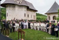 Doi ierarhi au sfințit altarul de vară al Mănăstirii Vlădiceni din Iași