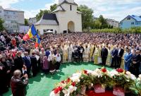 O nouă file de istorie pentru credincioșii din Pașcani: Biserica „Sfânta Vineri” a îmbrăcat, după peste 30 de ani de jertfă, haina cea nouă a sfințirii