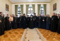 Întâlnire la Roman între Episcopul-vicar ales și membrii administrației eparhiale, prezidată de IPS Ioachim, Arhiepiscopul Romanului și Bacăului