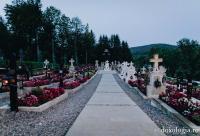 (Foto) Atmosfera din cimitirul Sihăstriei în seara proclamării locale a canonizării Sfinților Paisie și Cleopa de la Sihăstria