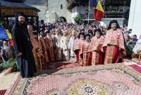 Pelerini din întreaga țară la Mănăstirea Secu, de hramul Tăierii Capului Sfântului Ioan Botezătorul